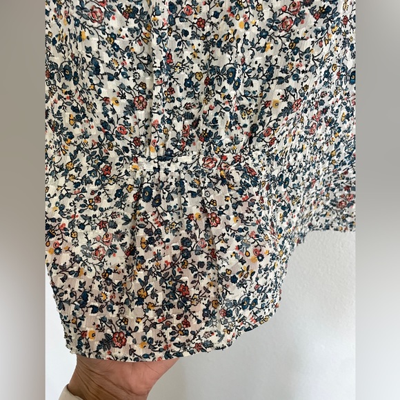 Carmelina Flutter Sleeve Top in Blossoming Vines - Picture 10 of 10